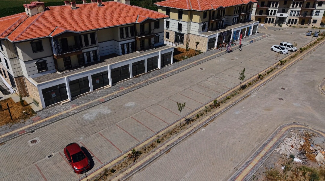 Kardeşköy Toki Konutlarında Kiralık Dükkanlar